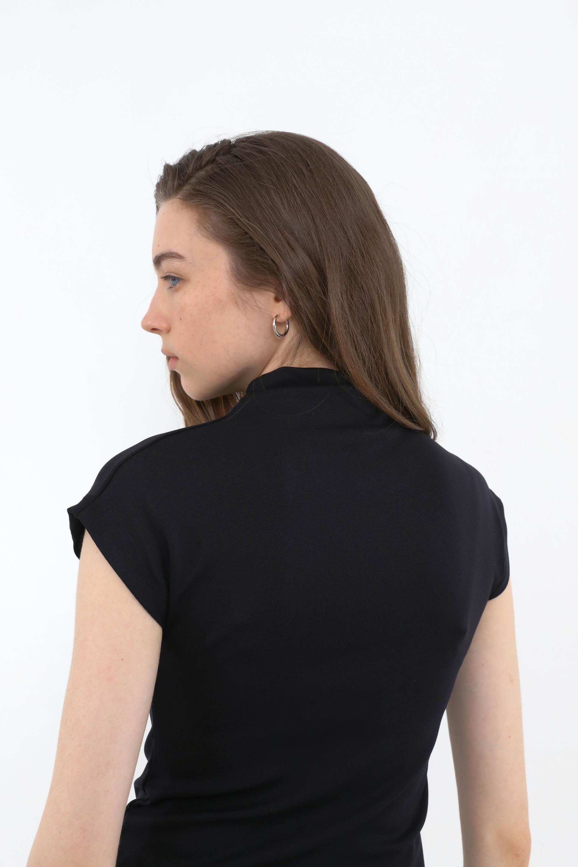 Hane Roll-Neck Sleeveless [Black]