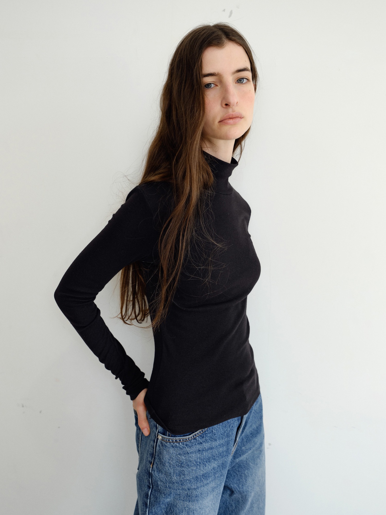 Roven Wool Turtleneck [Black]
