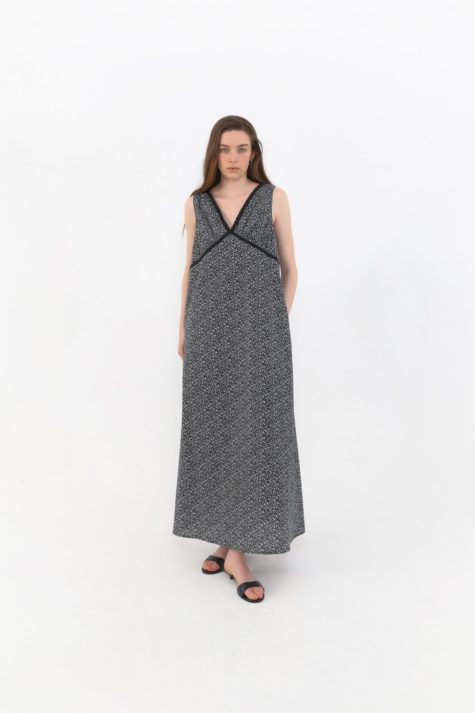 Bloom Point Dress [Black]