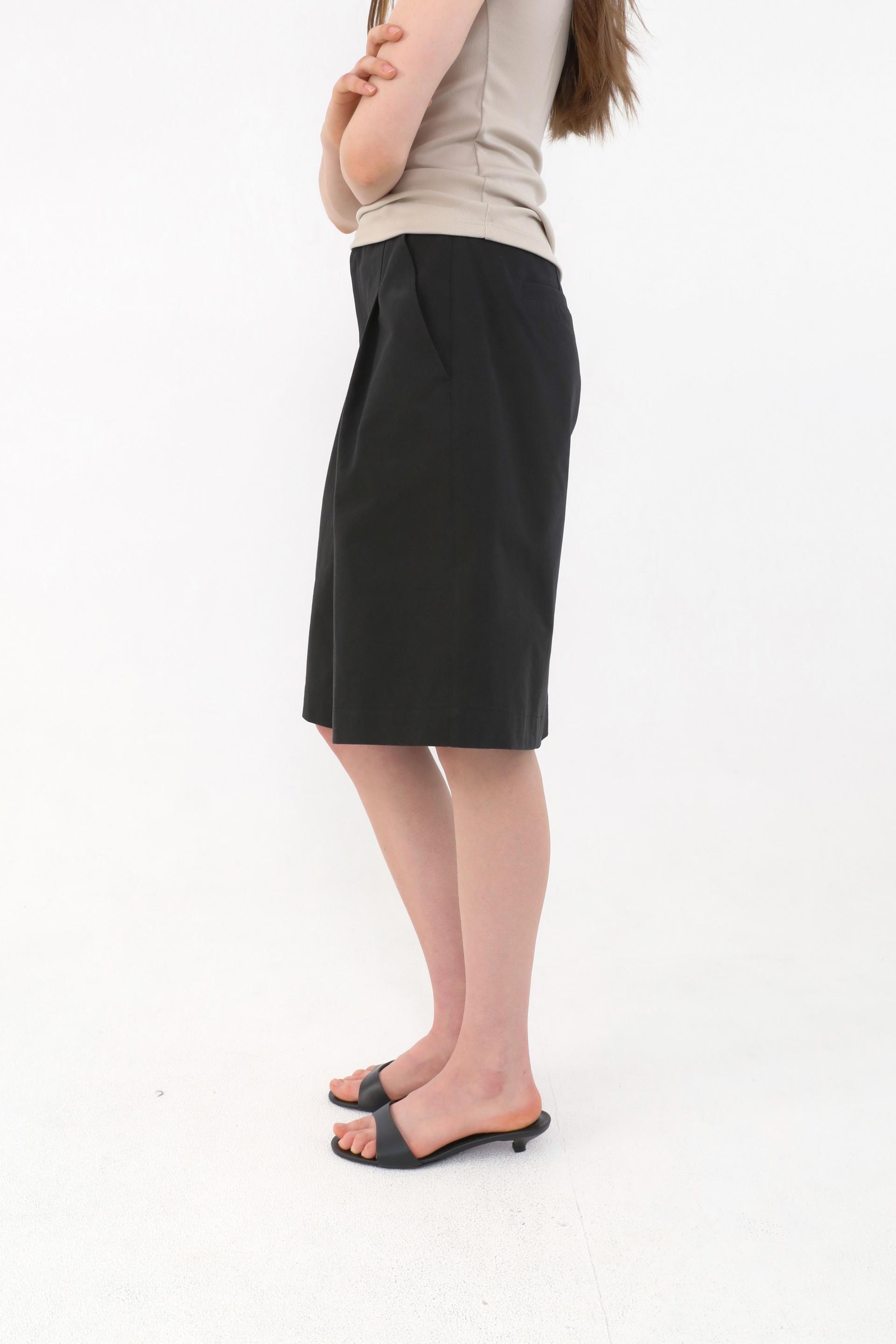 Our Pintuck Bermuda Pants [Black]