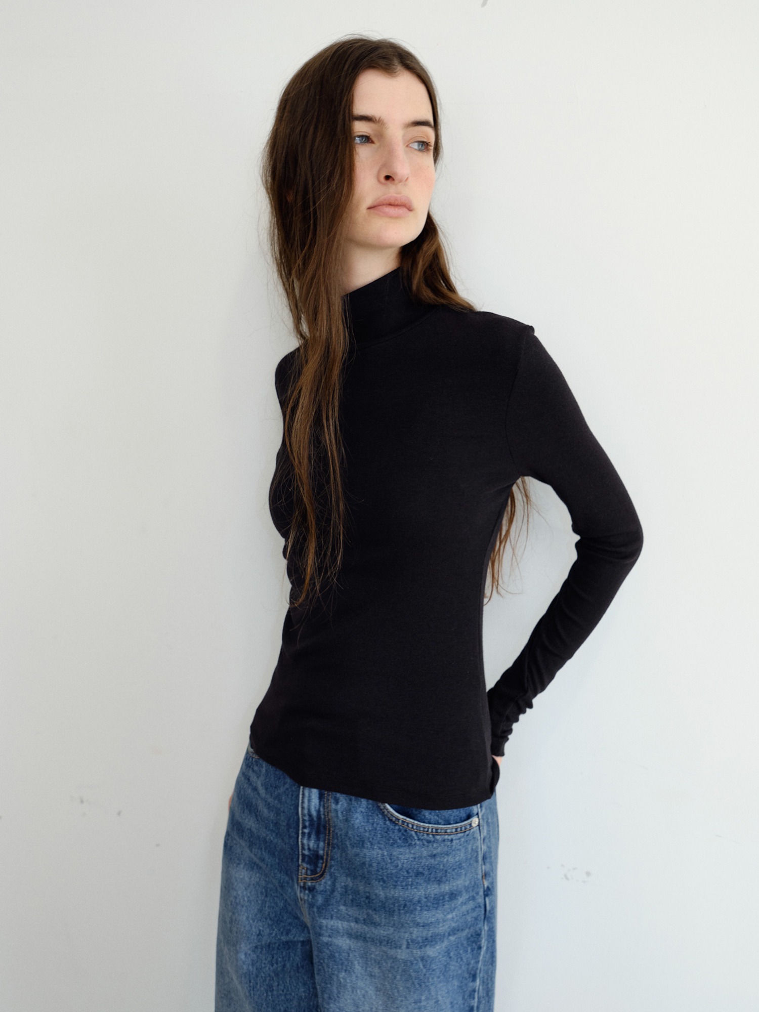 Roven Wool Turtleneck [Black]