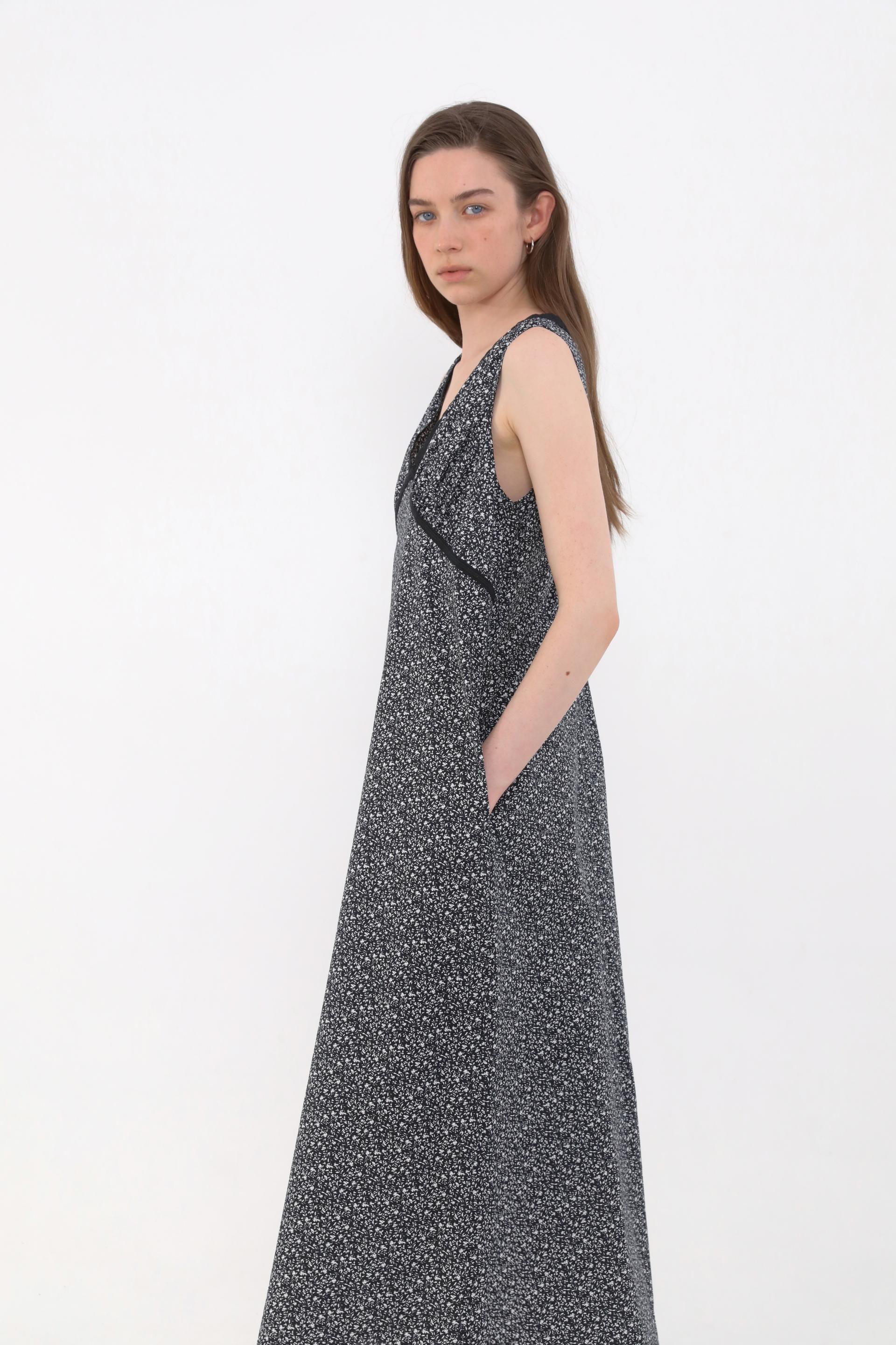 Bloom Point Dress [Black]