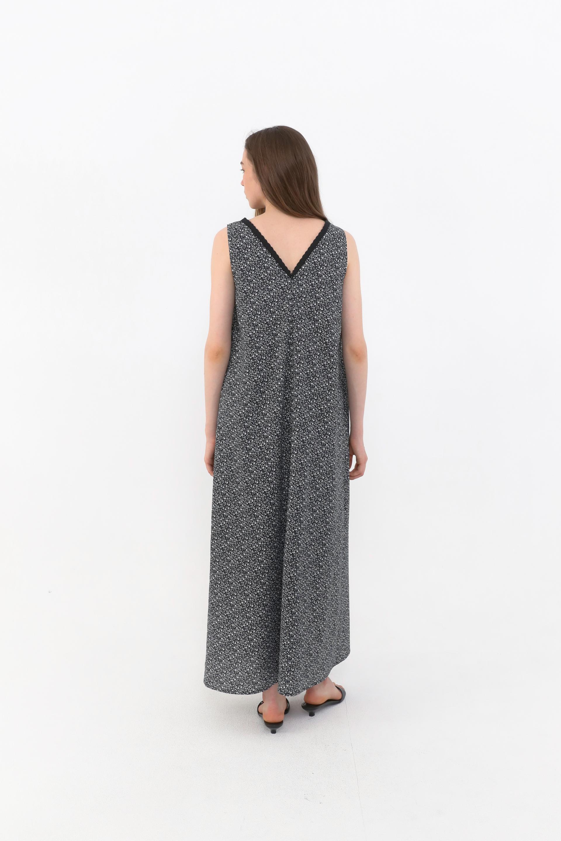 Bloom Point Dress [Black]