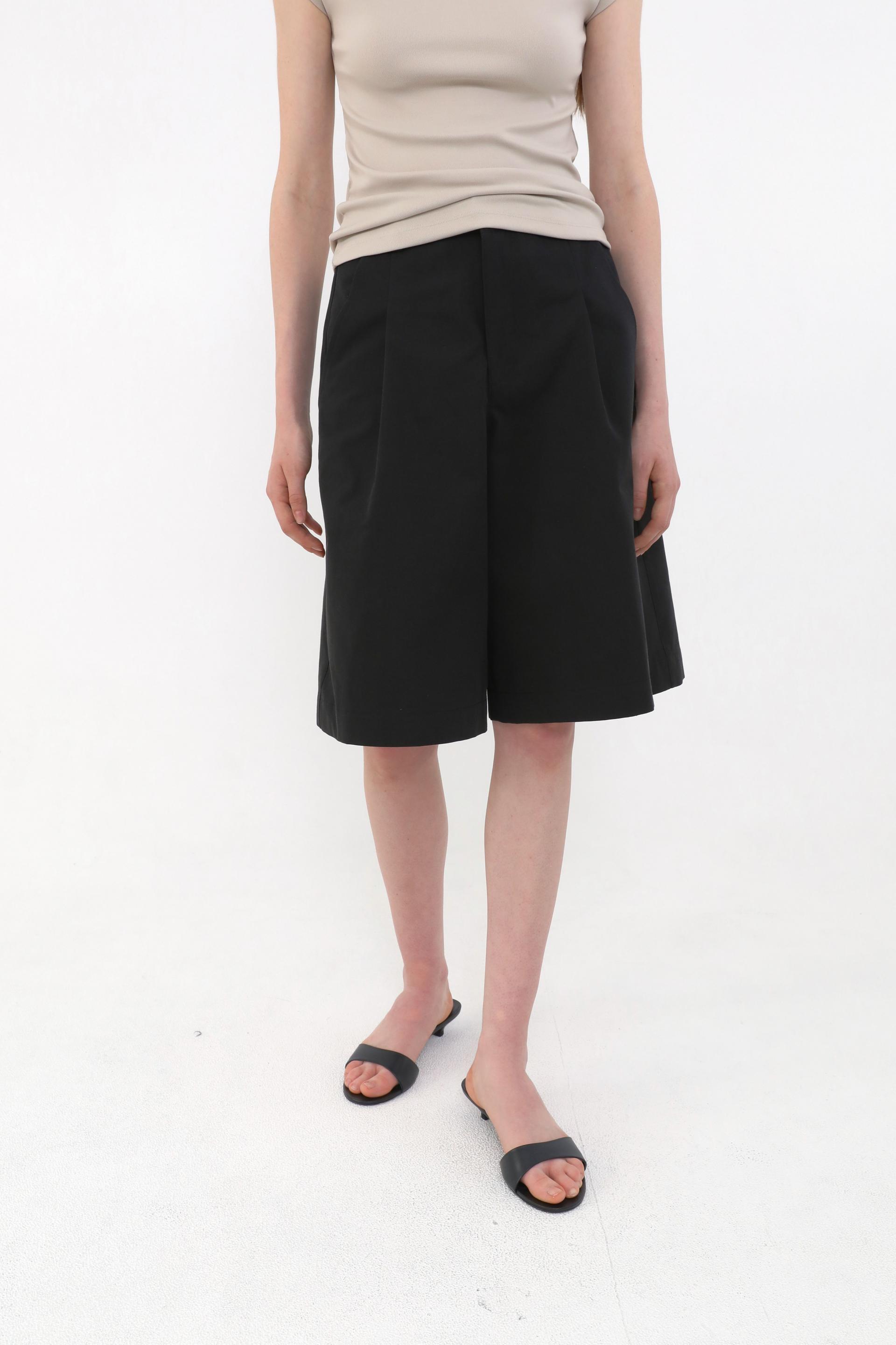 Our Pintuck Bermuda Pants [Black]