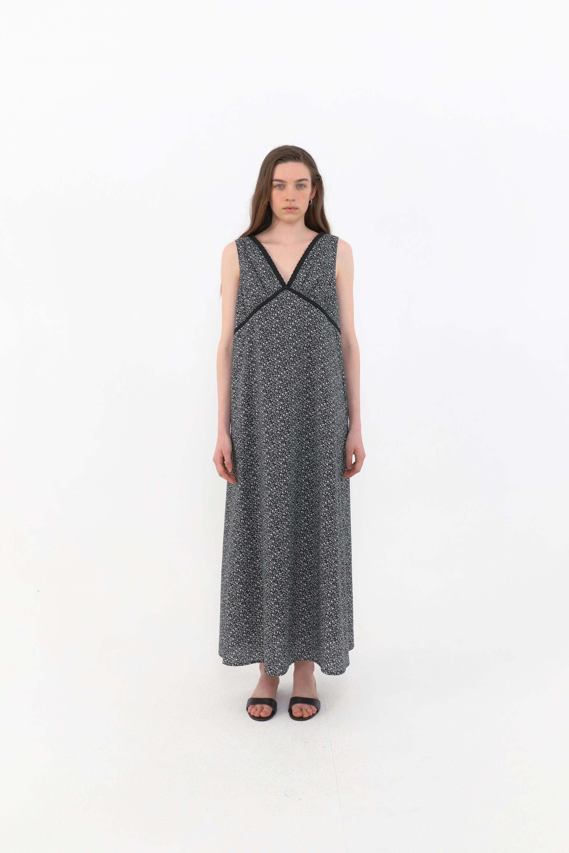 Bloom Point Dress [Black]