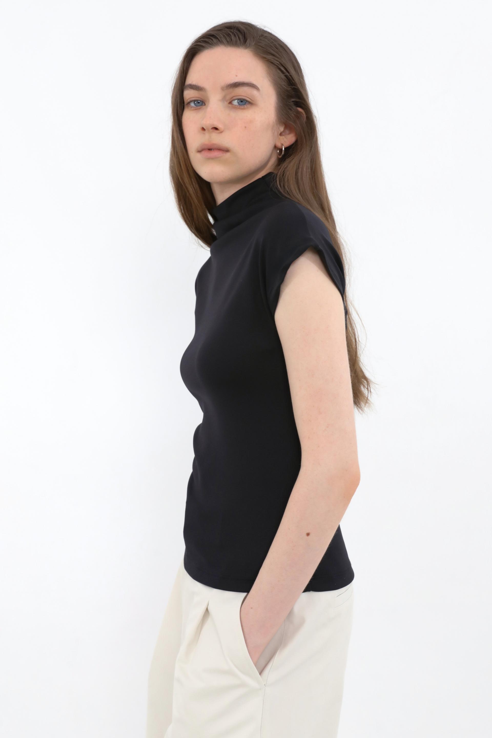 Hane Roll-Neck Sleeveless [Black]