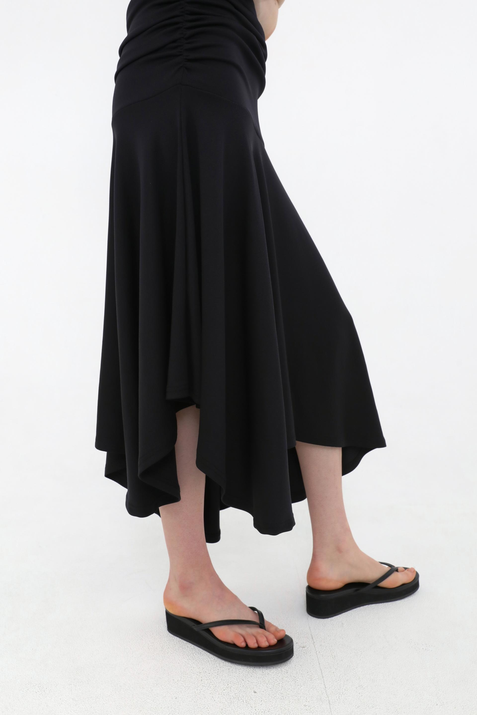 Hane Draped Asymmetric Skirt [Black]