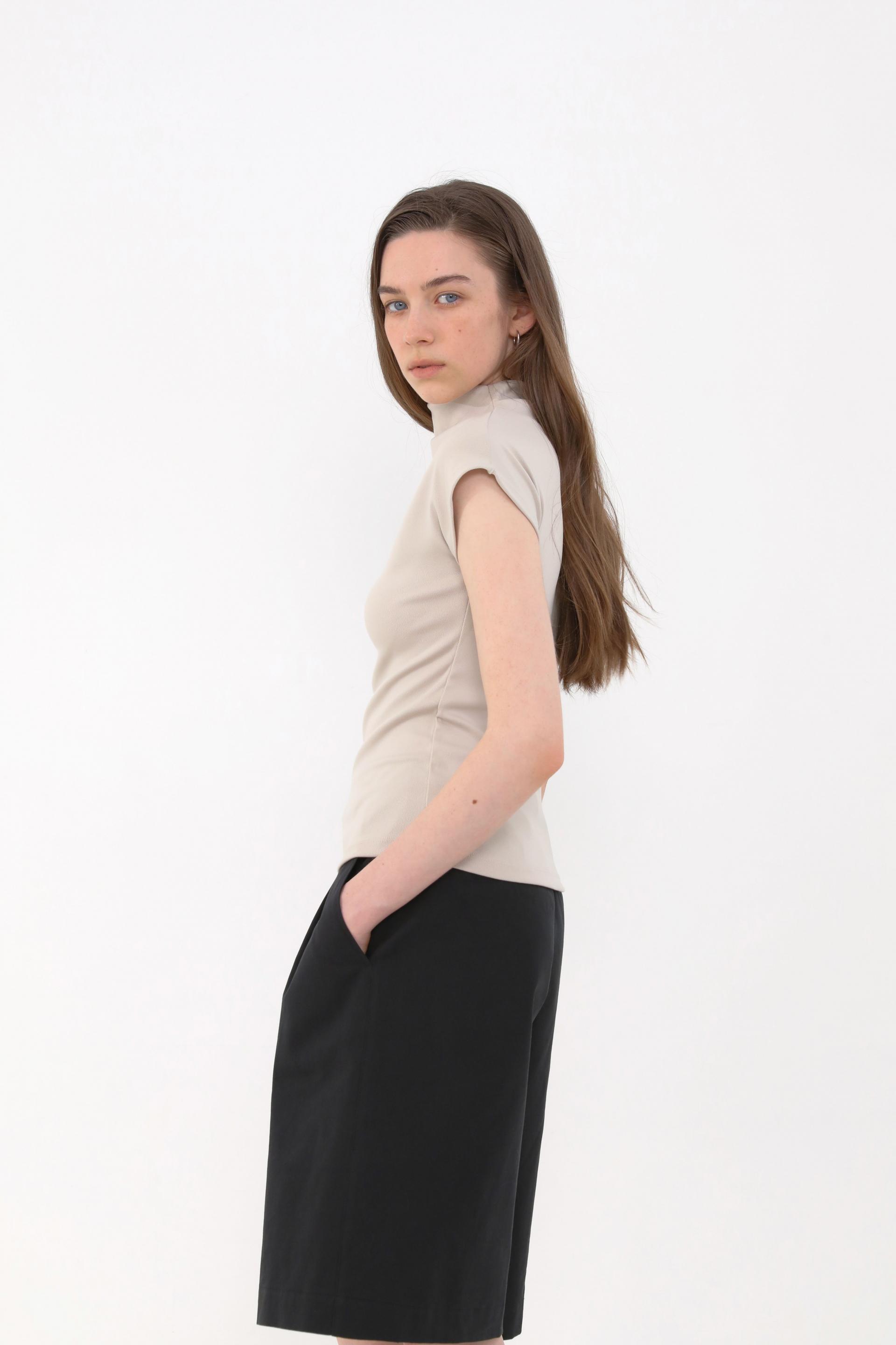 Our Pintuck Bermuda Pants [Black] ( 5/19 이후 순차배송 )