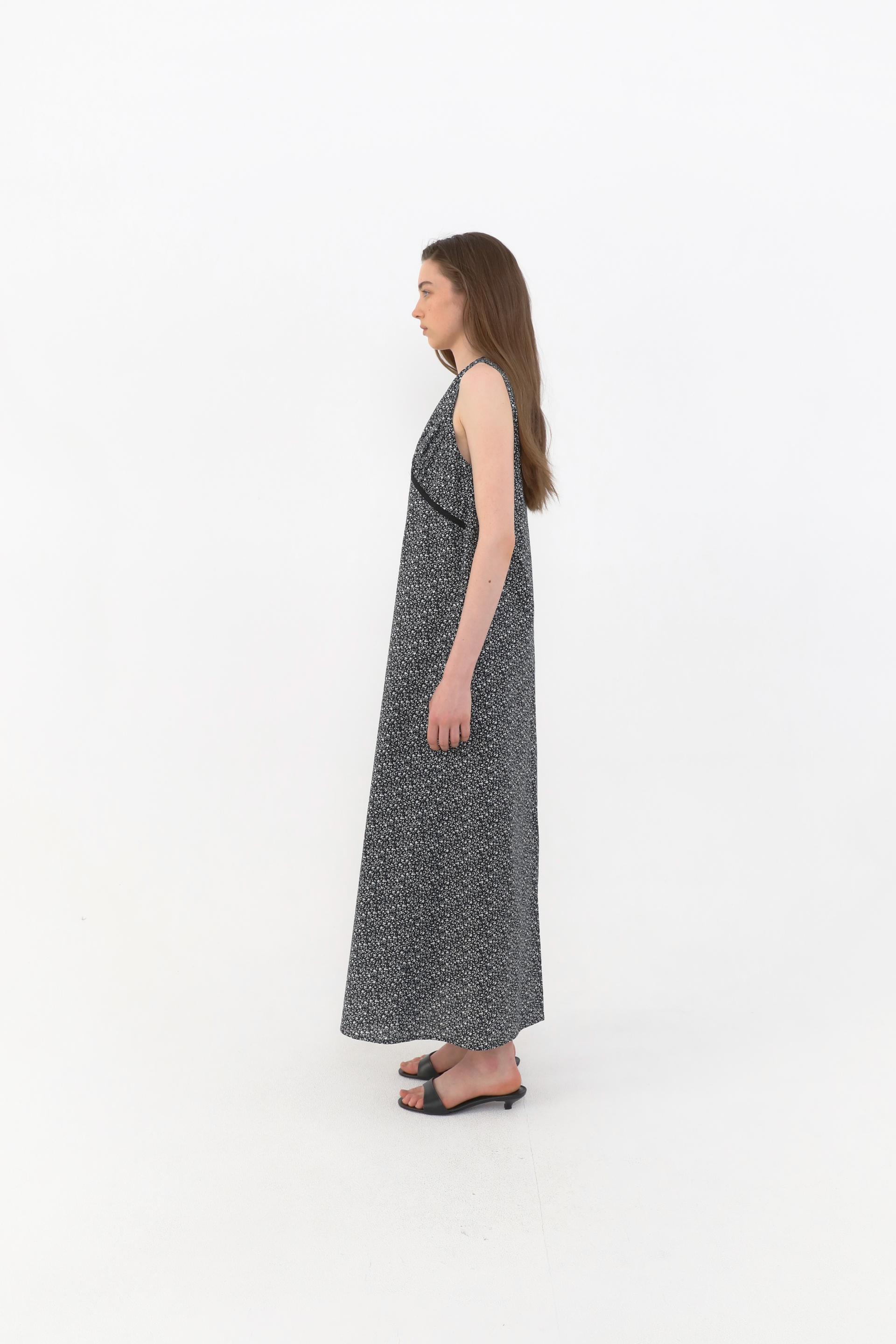 Bloom Point Dress [Black]