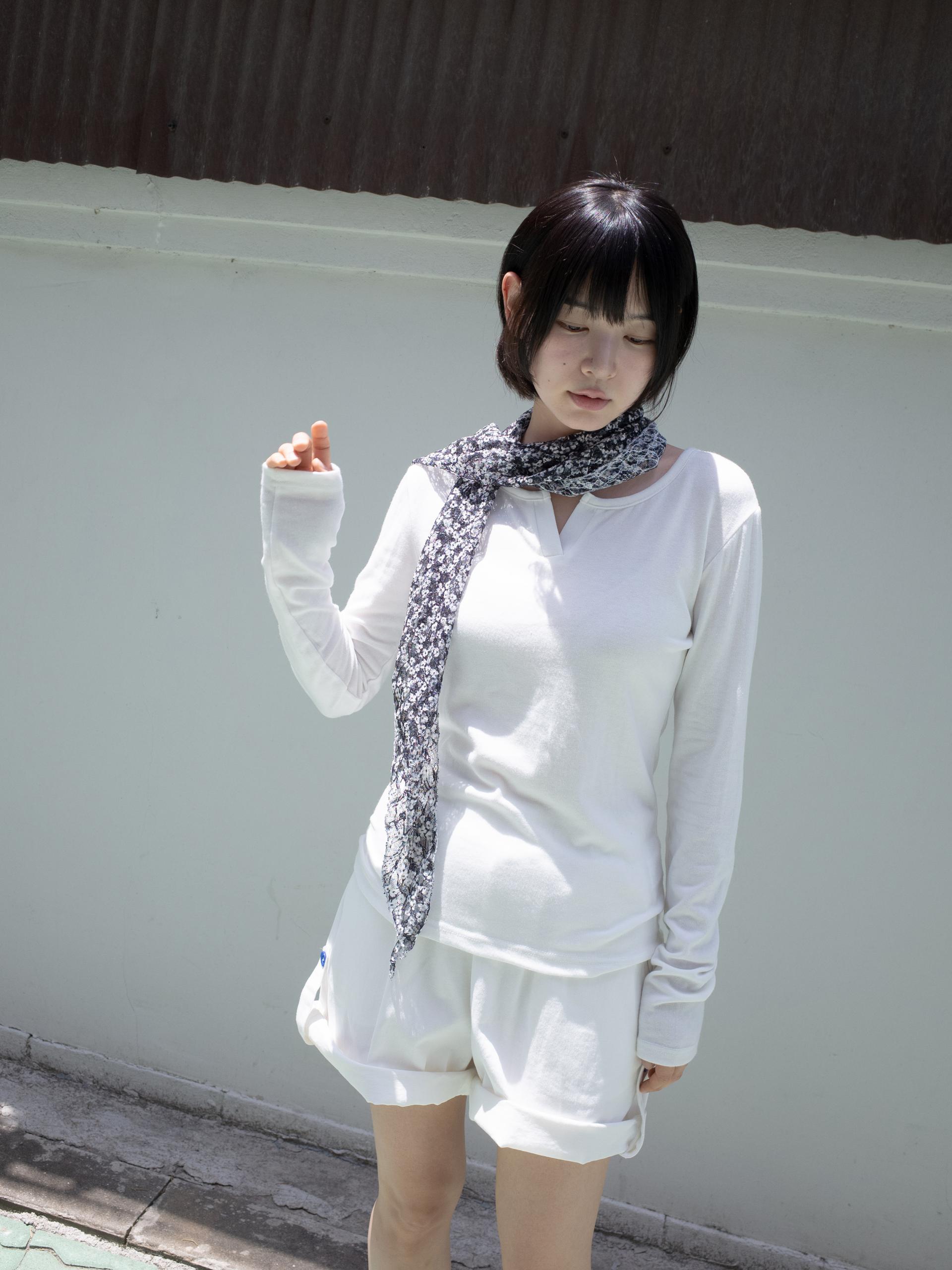 [ONSKA x XYZ] FLORAL PATTERN SCARF (BLACK)