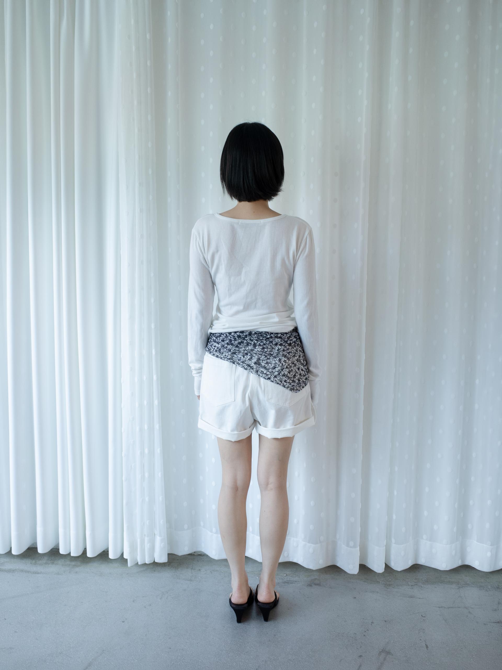 [ONSKA x XYZ] FLORAL PATTERN SCARF (BLACK)