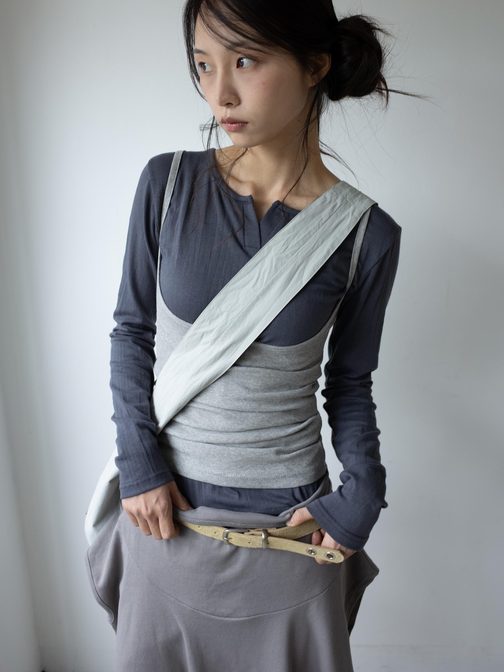 DRAPE TURTLENECK VEST (GREY)