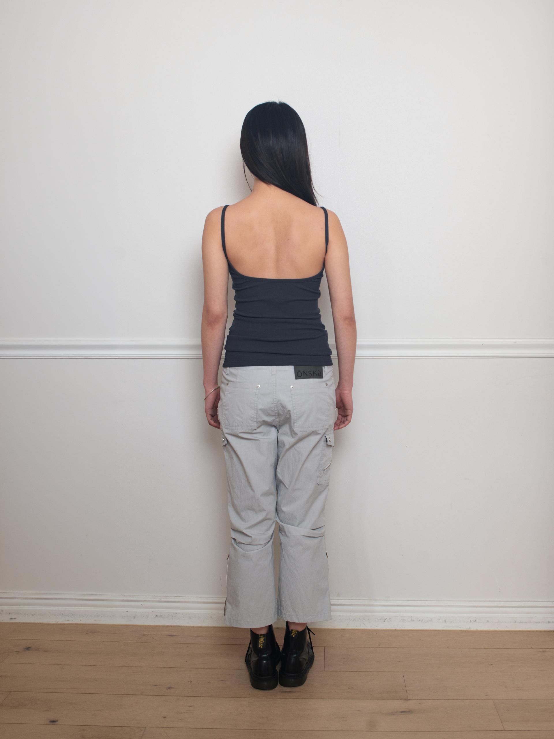 EASY OPEN BACK SLEEVELESS (CHARCOAL)