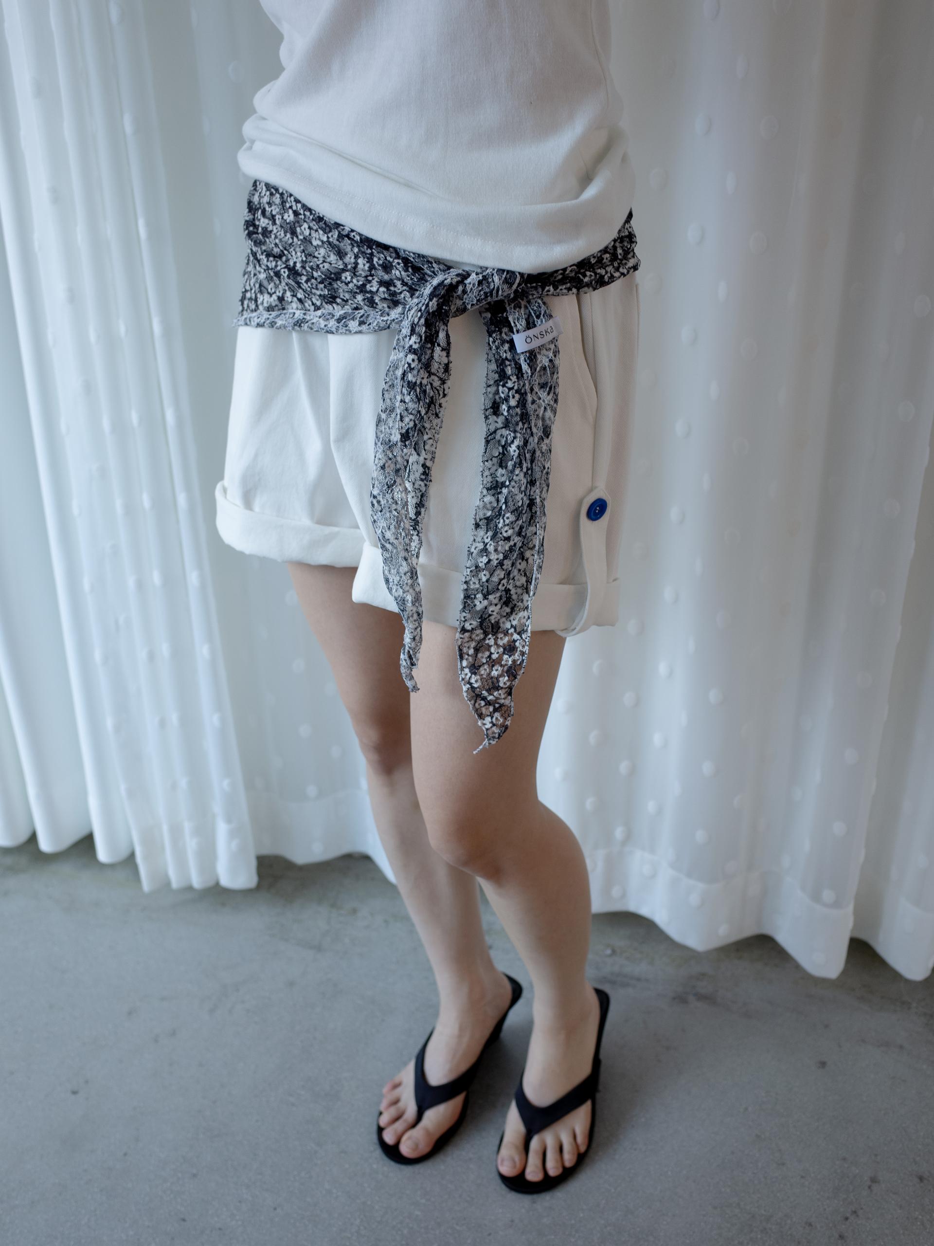 [ONSKA x XYZ] FLORAL PATTERN SCARF (BLACK)