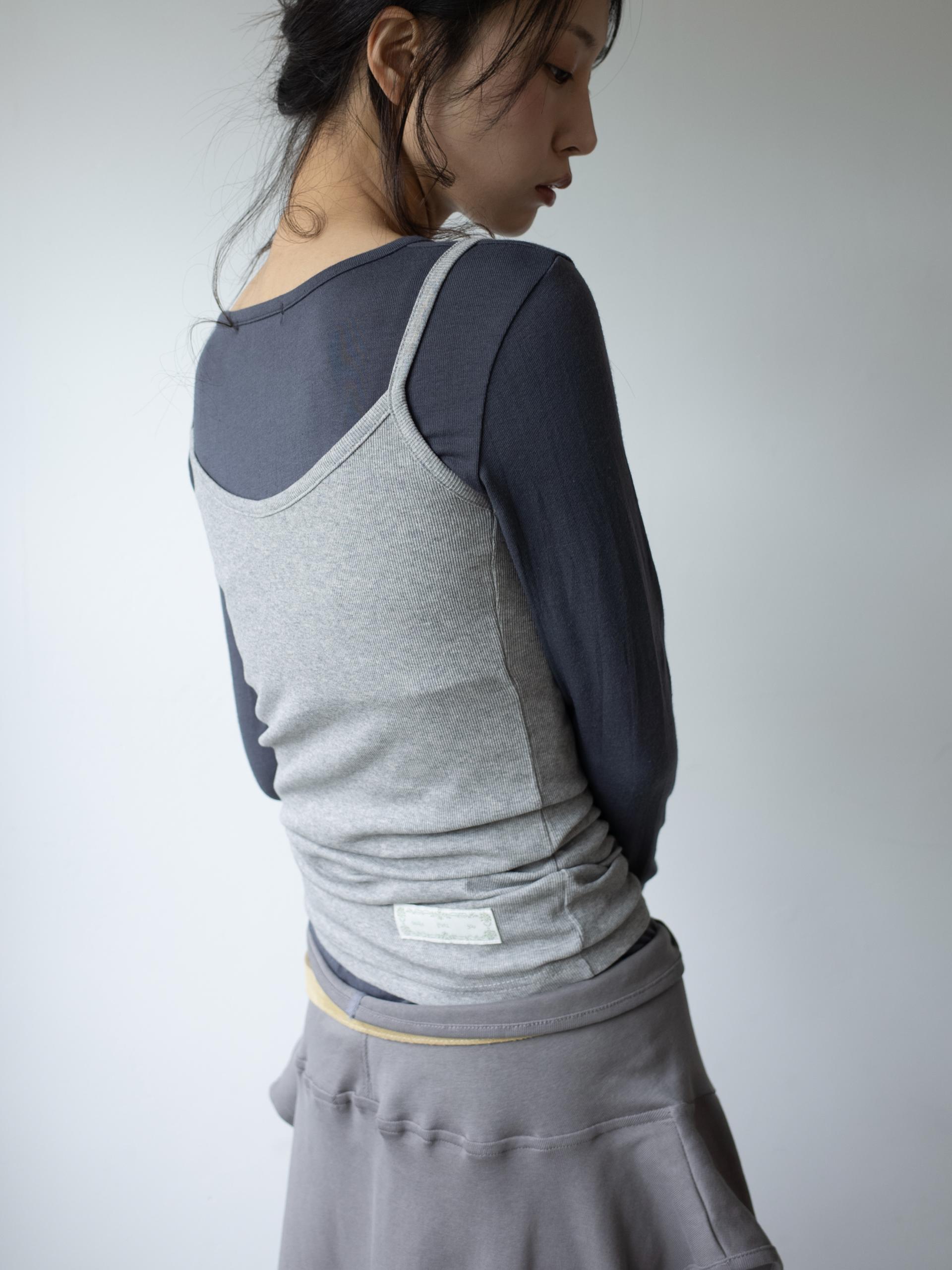 DRAPE TURTLENECK VEST (GREY)