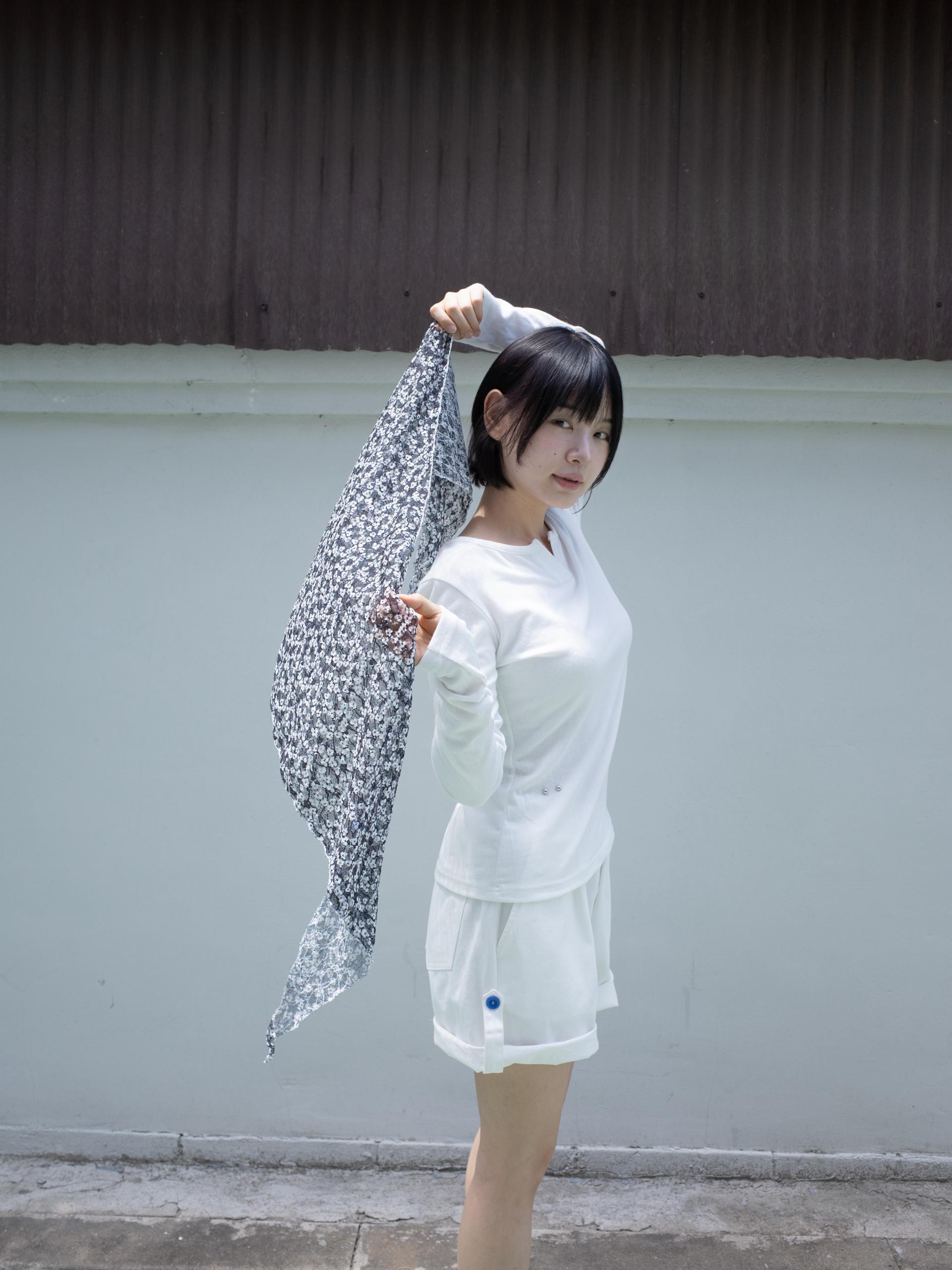 [ONSKA x XYZ] FLORAL PATTERN SCARF (BLACK)