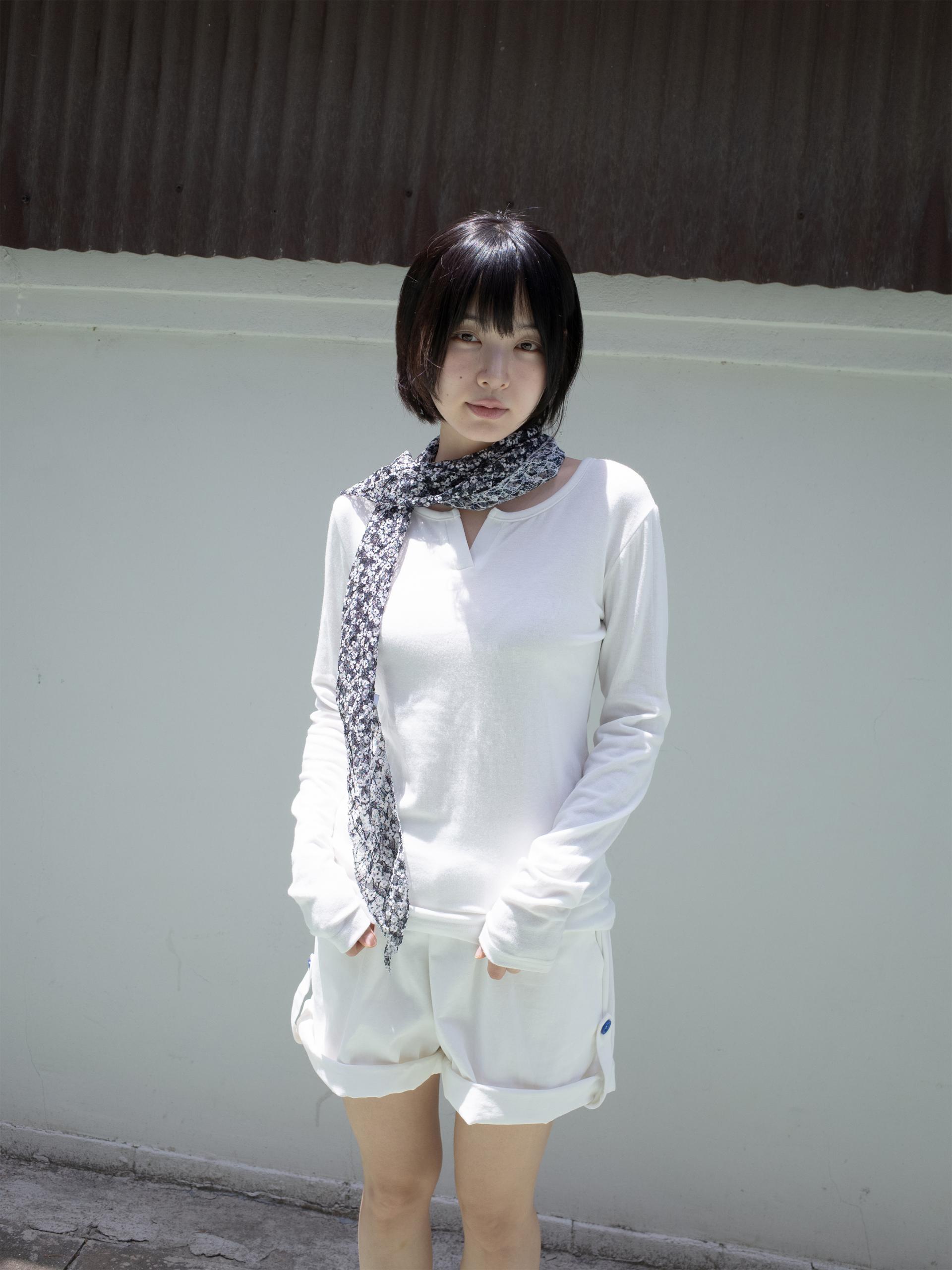 [ONSKA x XYZ] FLORAL PATTERN SCARF (BLACK)