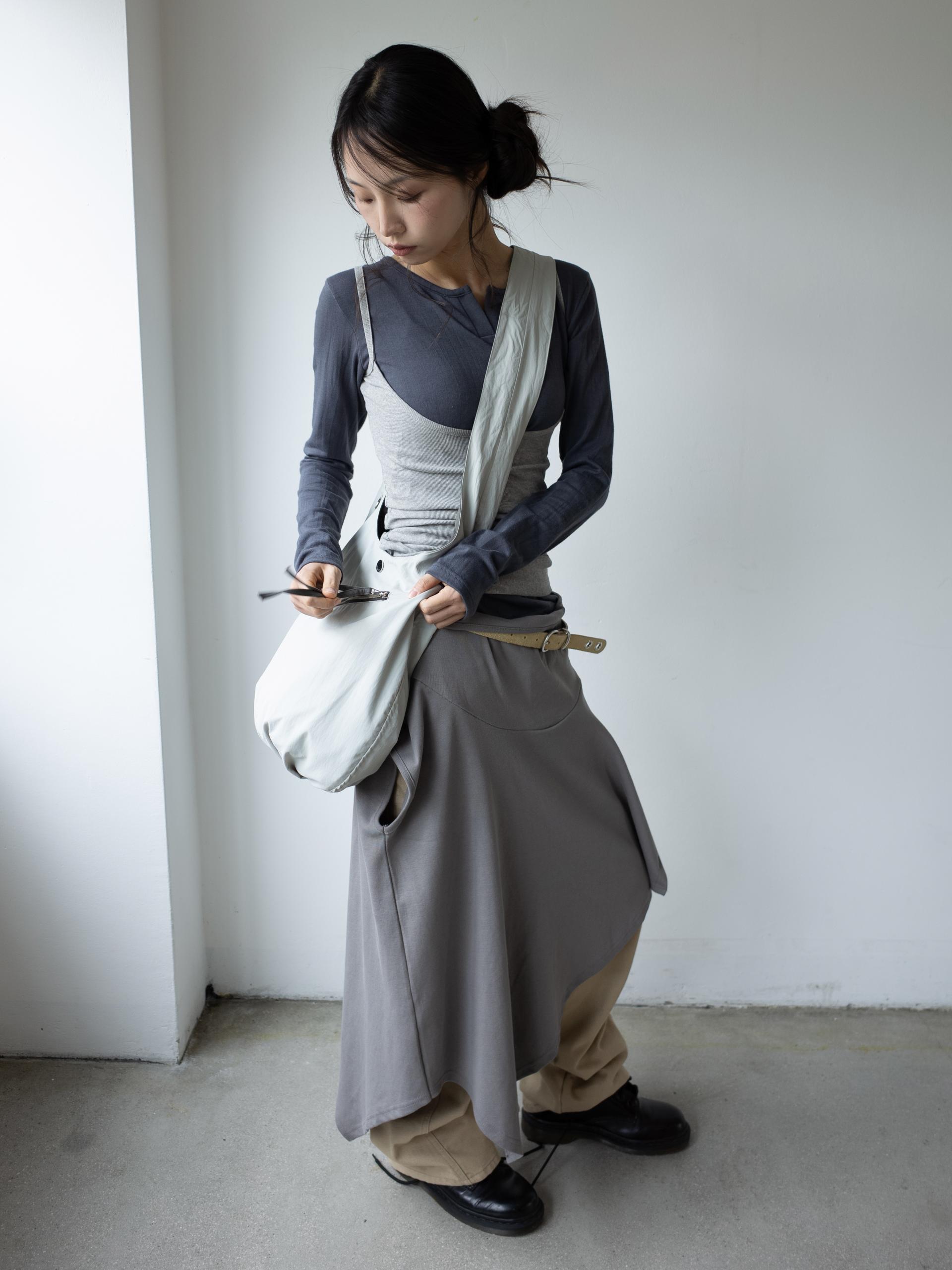 DRAPE TURTLENECK VEST (GREY)