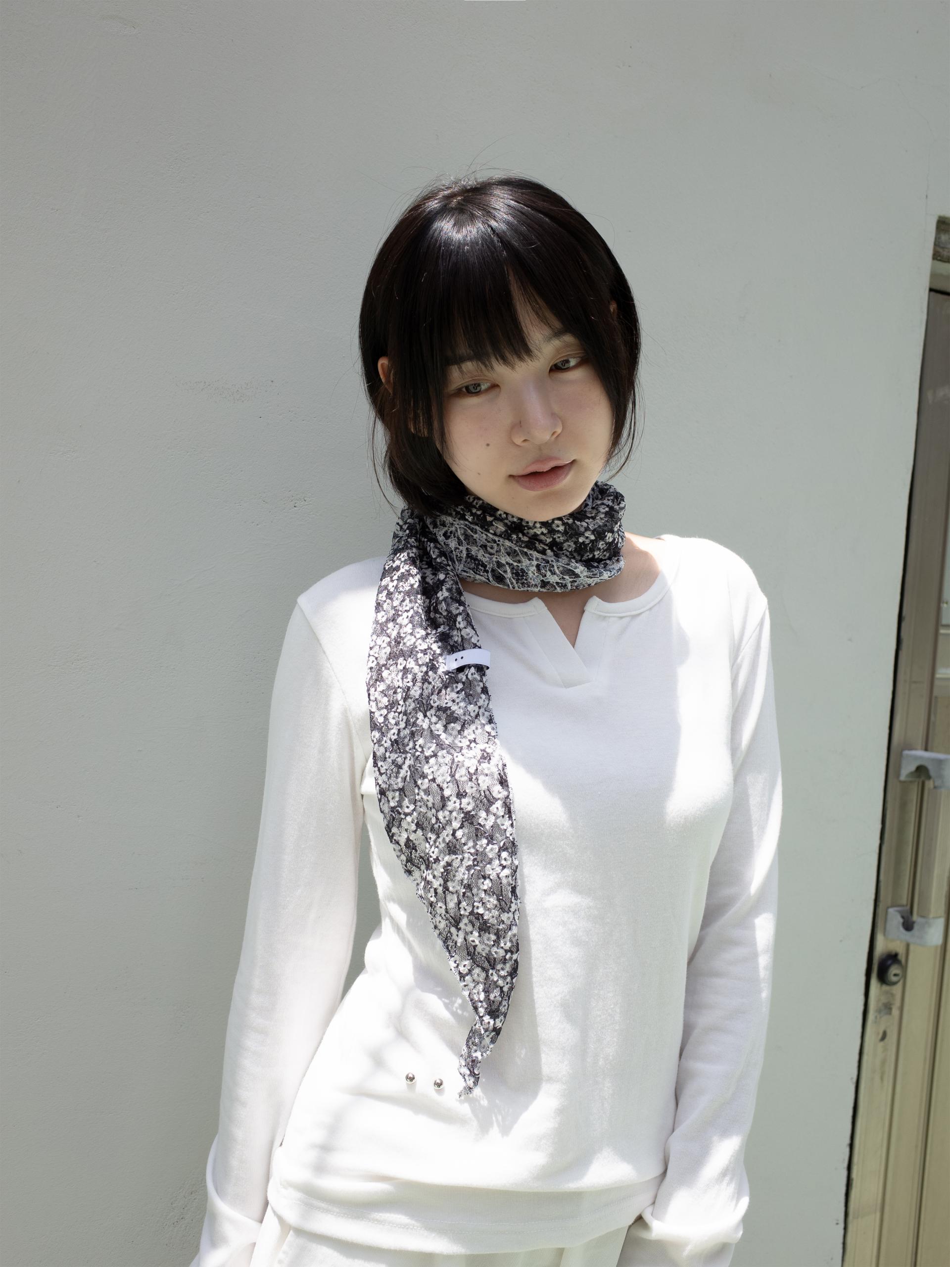 [ONSKA x XYZ] FLORAL PATTERN SCARF (BLACK)