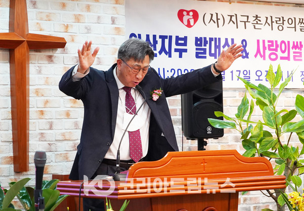 ▲이정훈 목사(전 안산시기독교연합회 회장)의 축도로 예배를 마쳤다. (사진 = 코리아드림뉴스)