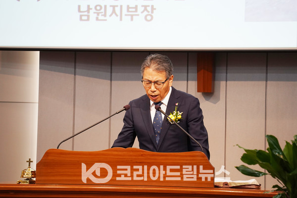 ▲서상진 목사(지구촌사랑의쌀나눔재단 남원지부장)가 ‘지구촌 사랑의쌀나눔재단과 남양주4지부 발전을 위해’ 특별기도하고 있다. (사진 = 코리아드림뉴스)