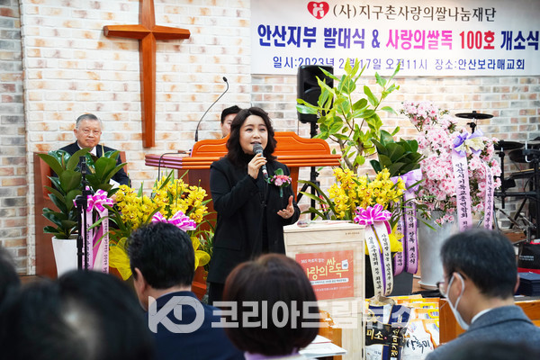 ▲나경화 목사(홍보대사)가 특송하고 있다. (사진 = 코리아드림뉴스)