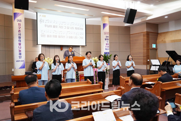 ▲쉐키나찬양단이 특별찬양을 하고 있다. (사진 = 코리아드림뉴스)