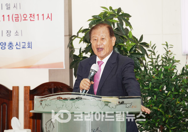 ▲지구촌사랑의쌀나눔재단 총괄본부장 강진문 목사가 권면을 전하고 있다. (사진 = 코리아드림뉴스)