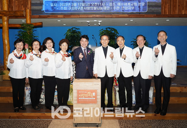 ▲안양1지부장 이종운 목사(중앙)와 한국목사합창단(골든하모니) 기념촬영. (사진 = 코리아드림뉴스)