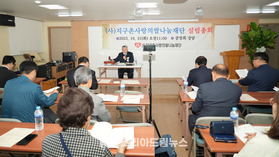 ▲총회 심의안건에 대해서 회원들은 모두 받기로 결의에 대한 동의와 제청 절차를 거치며 이로써 총회 심의안건이 통과됐다. 의장 이선구 목사가 심의안건이 통과됐음을 선포하고 폐회를 선언했다. (사진 = 코리아드림뉴스)