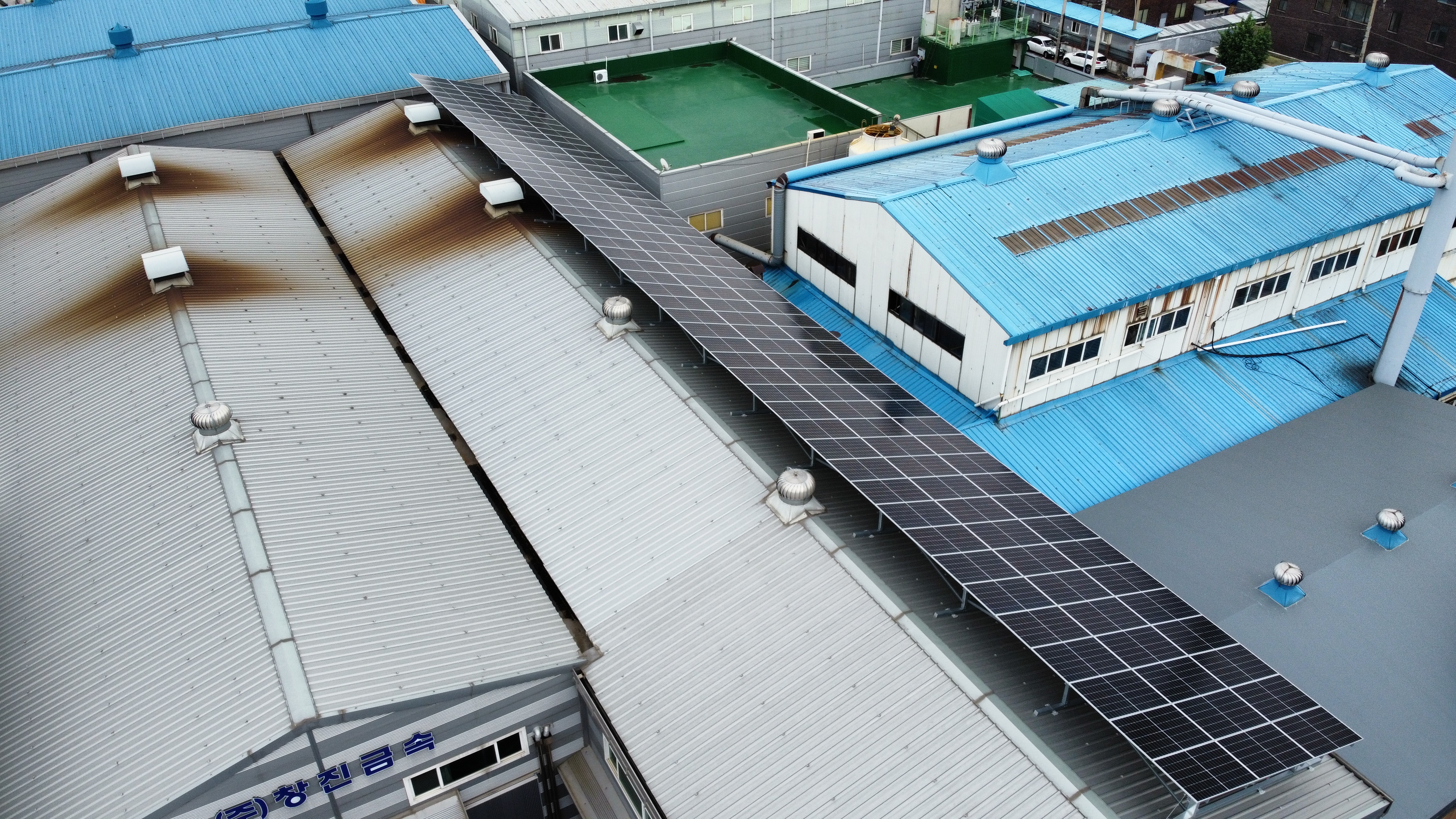 주)창진금속 70kW : 신록태양광에너지