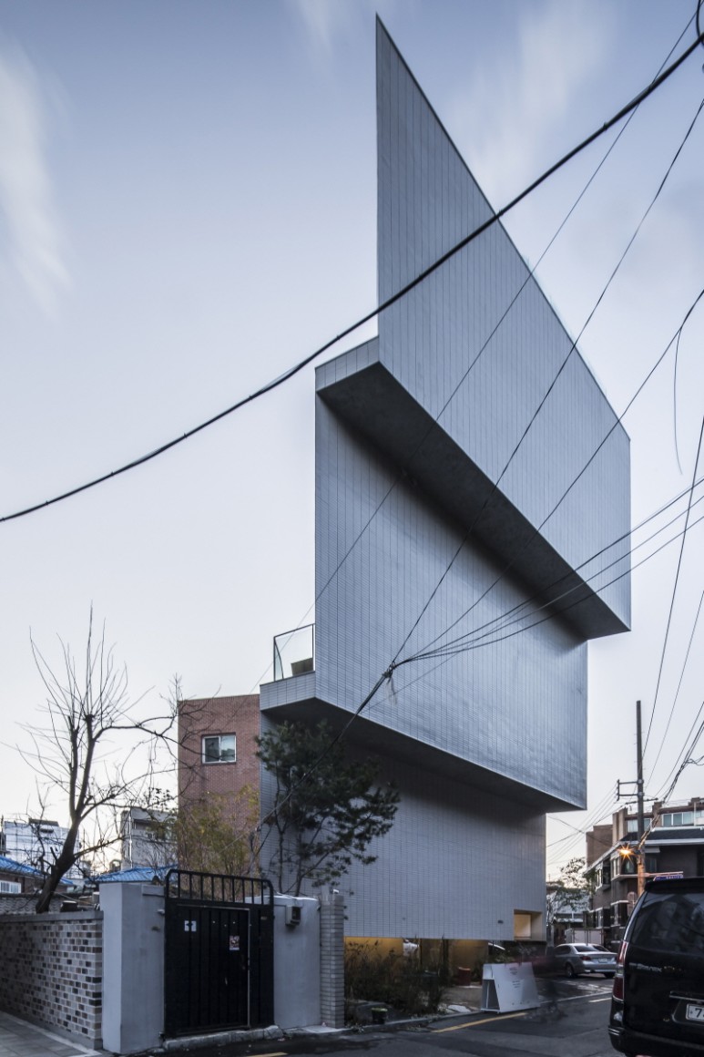 연남동의 끝에 선 삼단 케이크, 어라운드 사옥 : 라이프스타일