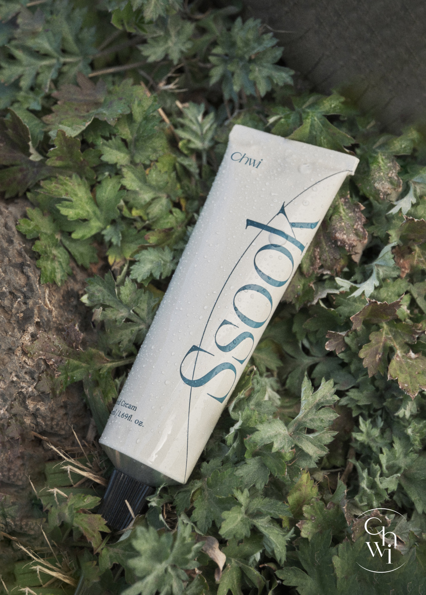 CHWI 핸드크림, 가벼운 제형과 자연 성분으로 빠르게 흡수되어 촉촉한 손 피부를 유지합니다.