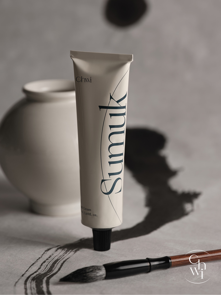 CHWI 핸드크림, 가벼운 제형과 자연 성분으로 빠르게 흡수되어 촉촉한 손 피부를 유지합니다.