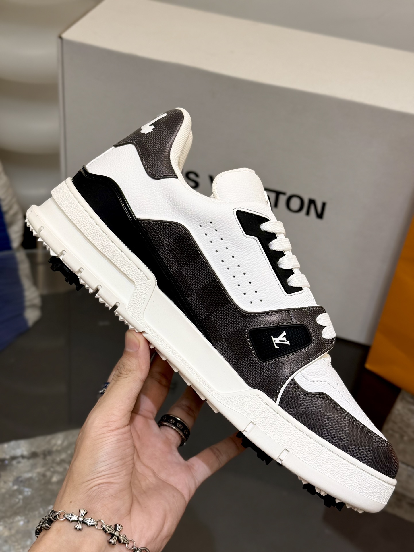 5841c10f02582.jpg