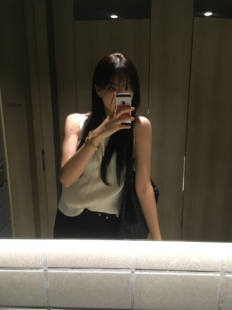 Flower Pleats blouse *premium (ivory, black)