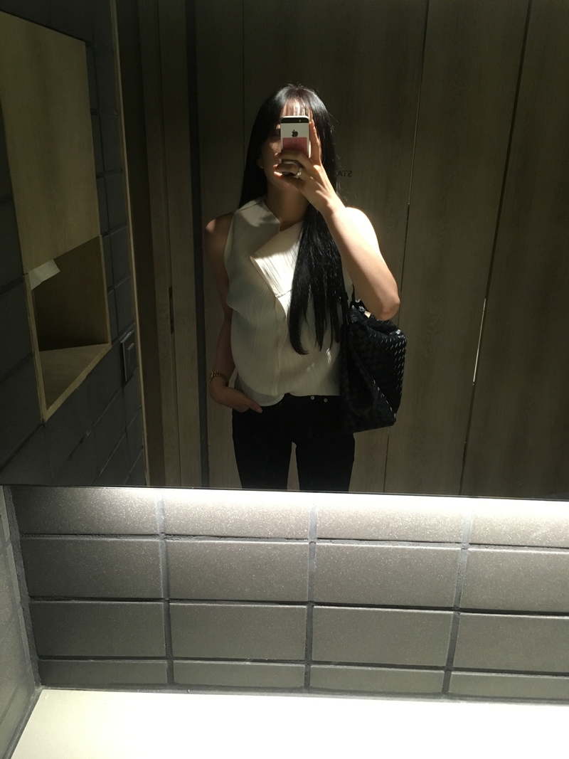 Flower Pleats blouse *premium (ivory, black)