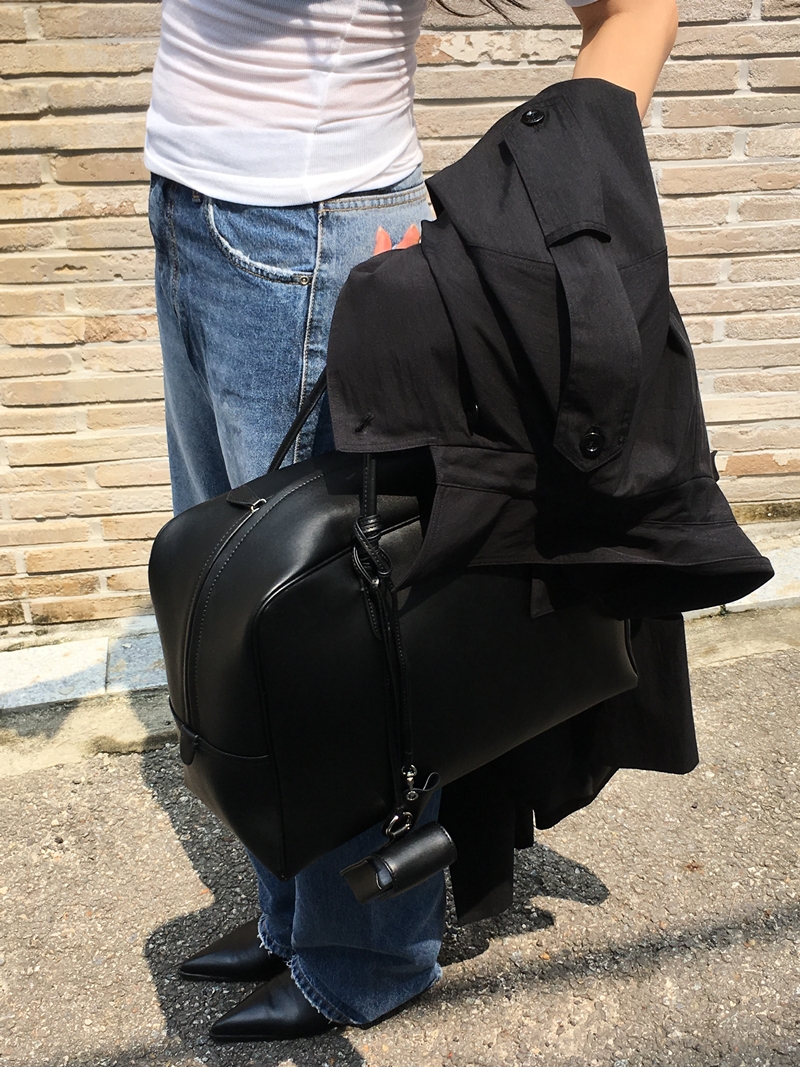 26FW high-quality COWSKIN BAG