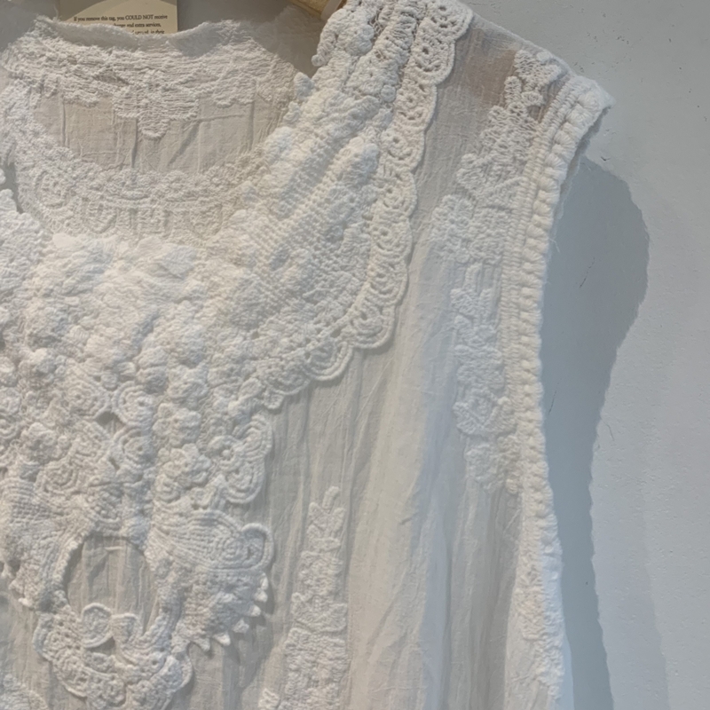 Arty Lace sleeveless blouse