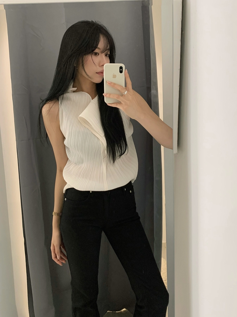 Flower Pleats blouse *premium (ivory, black)