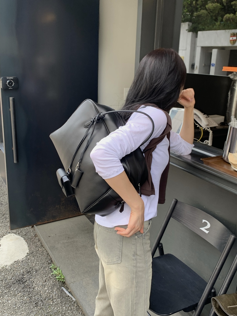 26FW high-quality COWSKIN BAG