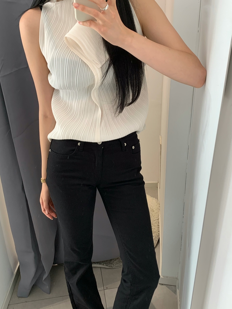 Flower Pleats blouse *premium (ivory, black)