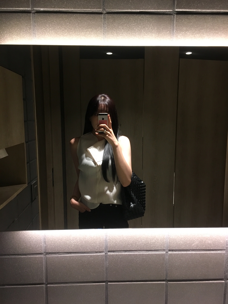 Flower Pleats blouse *premium (ivory, black)