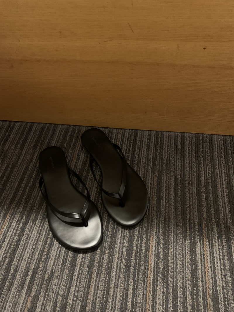 Low flip-flops SHOES