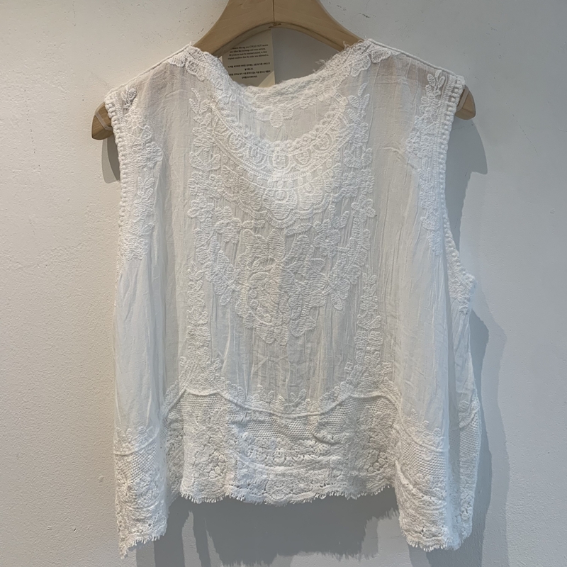 Arty Lace sleeveless blouse