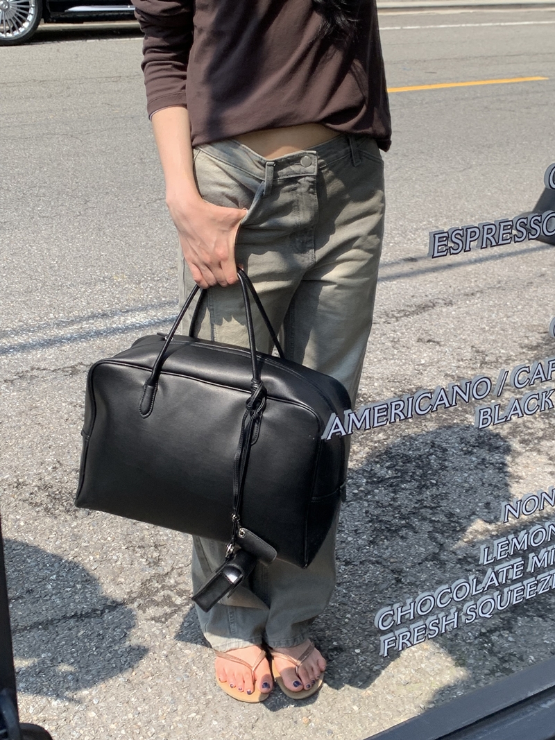 26FW high-quality COWSKIN BAG