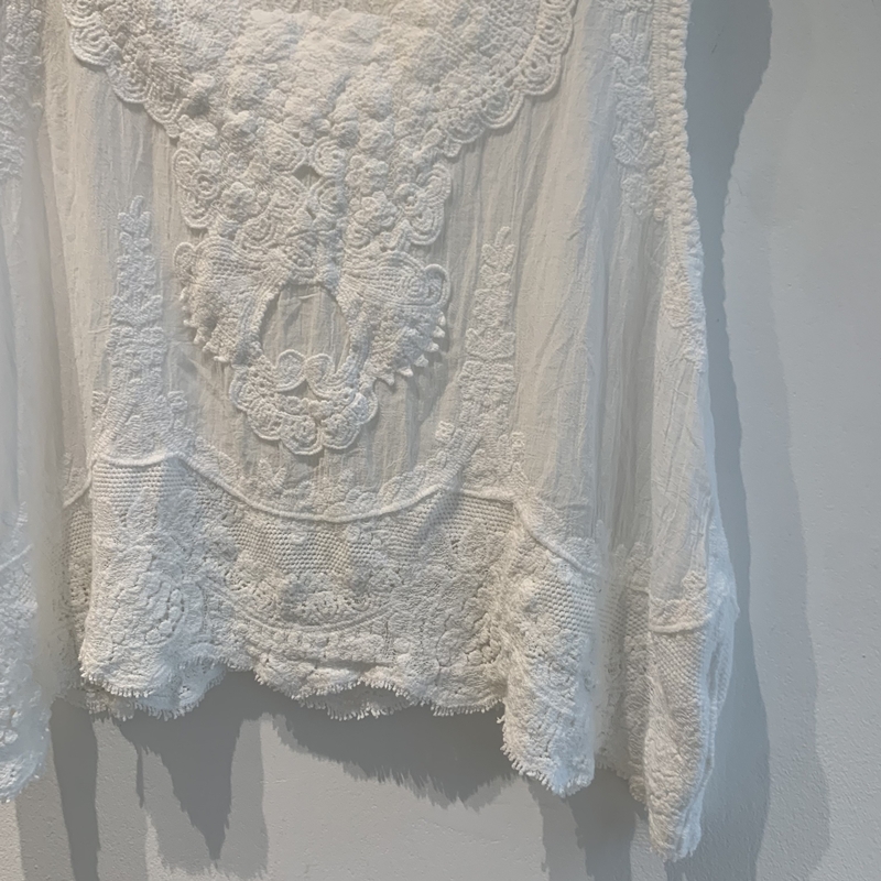 Arty Lace sleeveless blouse
