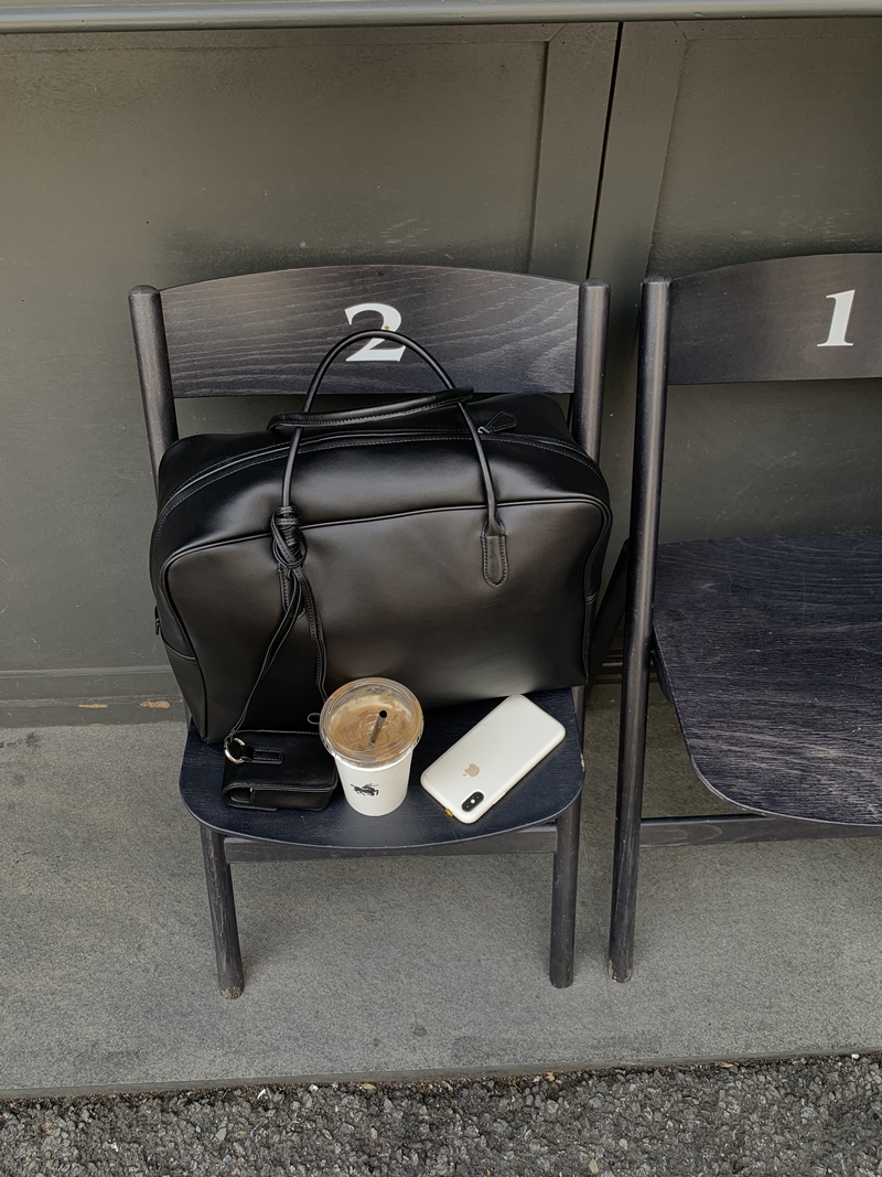 26FW high-quality COWSKIN BAG