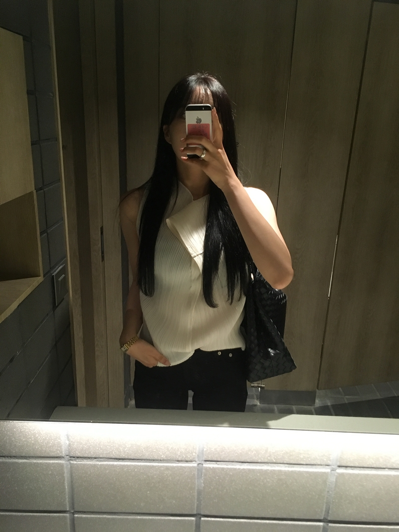 Flower Pleats blouse *premium (ivory, black)