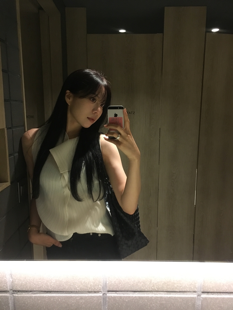 Flower Pleats blouse *premium (ivory, black)